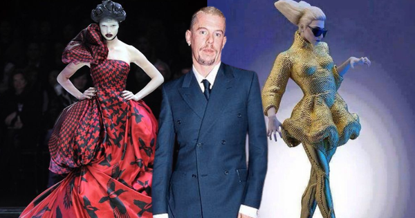 Vũ trụ thời trang không tưởng của Alexander McQueen: Model đứng giữa "giàn thiêu", bãi rác, trại thương điên đều được tái hiện