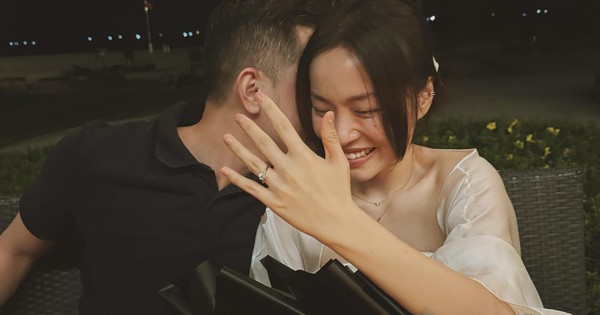 Chị đẹp vừa được cơ trưởng nổi tiếng nhất Việt Nam cầu hôn sau 4 năm, vui quá tuyên bố nghỉ bán hàng