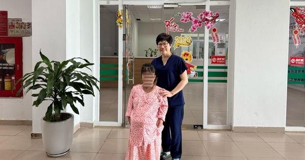 Người phụ nữ tí hon cao 1m30 ở Hà Nội sinh con gái nặng 3,5 kg