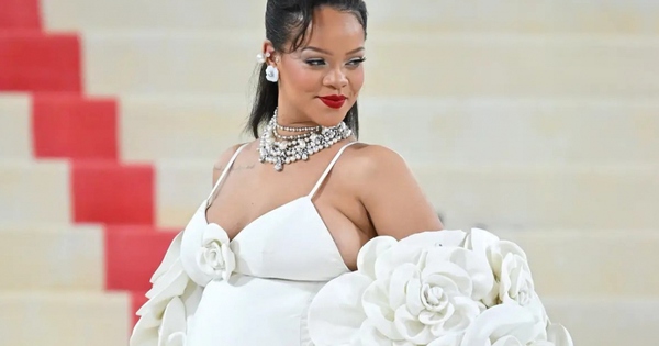 Những bộ cánh ấn tượng, phá vỡ mọi quy chuẩn của Rihanna qua các mùa Met Gala
