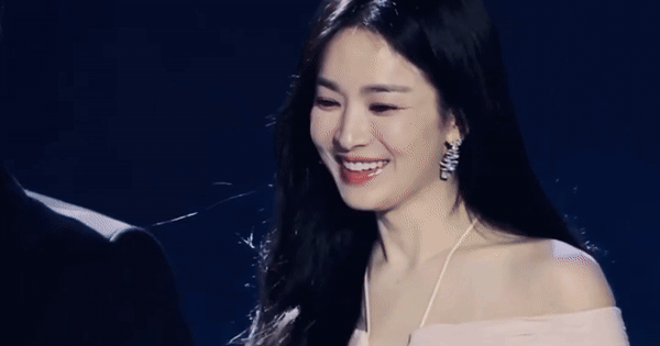 Đoạn clip 15s của Song Hye Kyo nhận về hàng nghìn bình luận, netizen xứ Trung khen ngợi hết lời