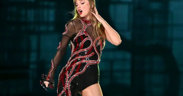 Taylor Swift và những bộ trang phục ấn tượng nhất trong suốt sự nghiệp